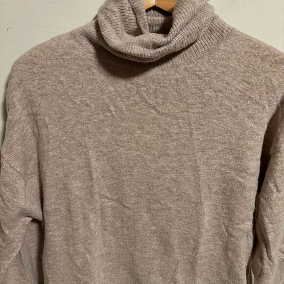 MNG by mango Perkins 100% Wool Turtleneck Slit Sweater Oversized- Size Medium - Picture 3 of 9